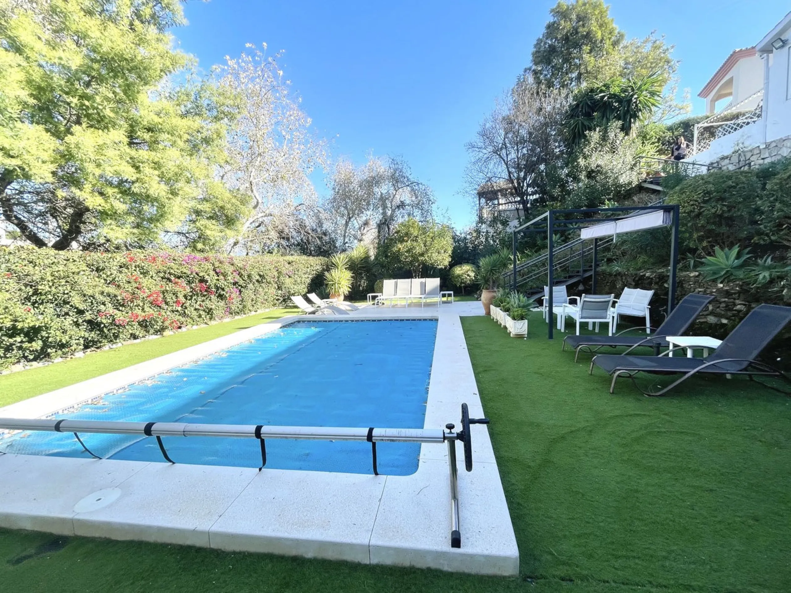 House - Detached Villa в продаже в Mijas, Málaga. В доме 3 спален и 2 ванных комнат. Площадь дома 159 м². Площадь участка 921 м²