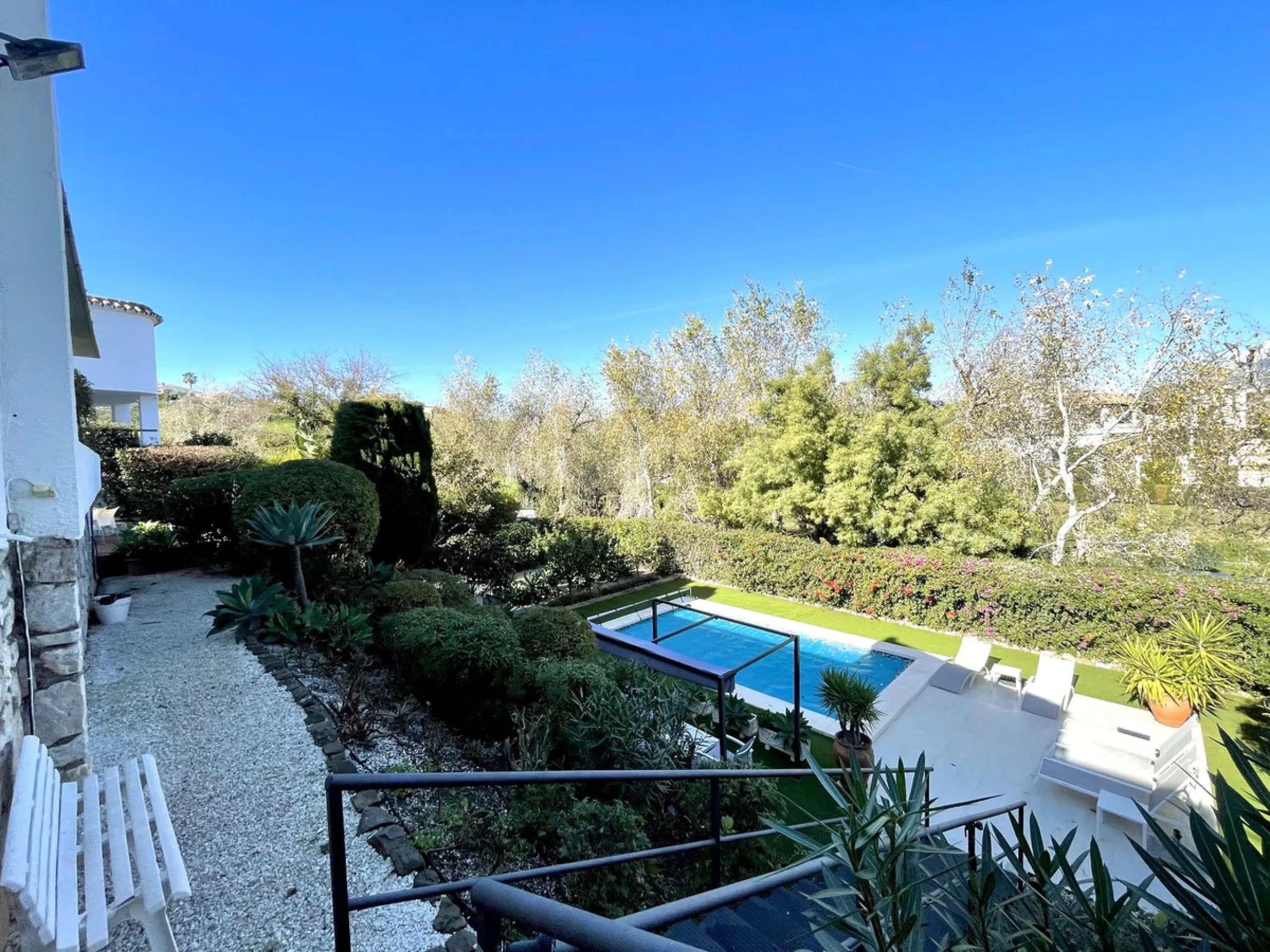 House - Detached Villa в продаже в Mijas, Málaga. В доме 3 спален и 2 ванных комнат. Площадь дома 159 м². Площадь участка 921 м²