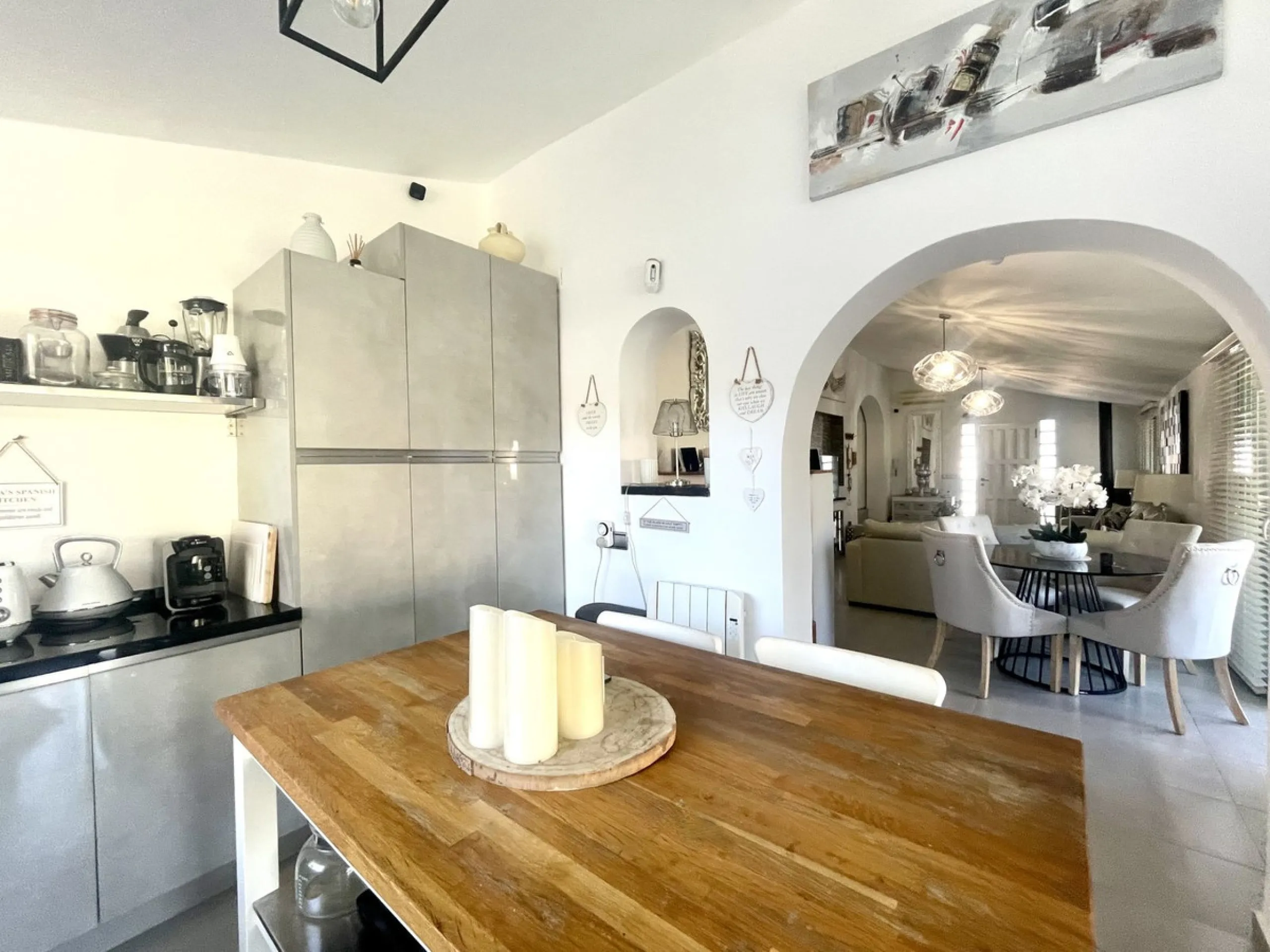 House - Detached Villa в продаже в Mijas, Málaga. В доме 3 спален и 2 ванных комнат. Площадь дома 159 м². Площадь участка 921 м²