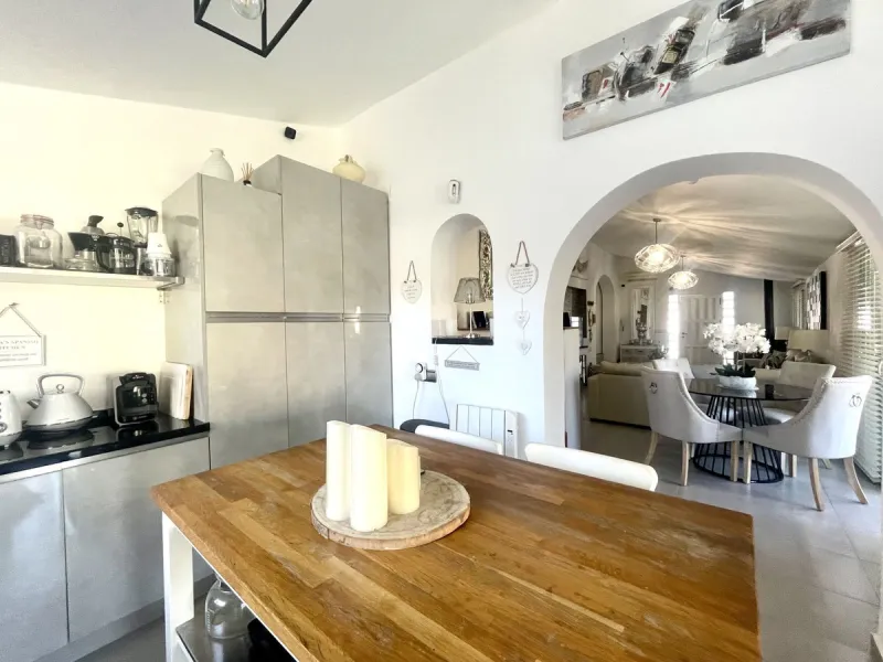 House - Detached Villa в продаже в Mijas, Málaga. В доме 3 спален и 2 ванных комнат. Площадь дома 159 м². Площадь участка 921 м²