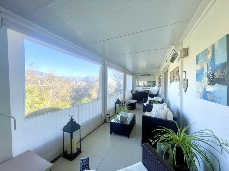 House - Detached Villa в продаже в Mijas, Málaga. В доме 3 спален и 2 ванных комнат. Площадь дома 159 м². Площадь участка 921 м²