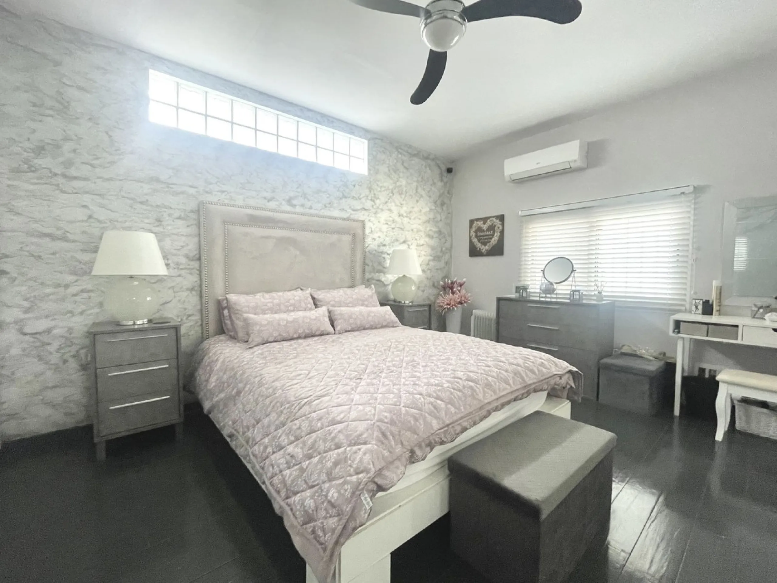House - Detached Villa в продаже в Mijas, Málaga. В доме 3 спален и 2 ванных комнат. Площадь дома 159 м². Площадь участка 921 м²