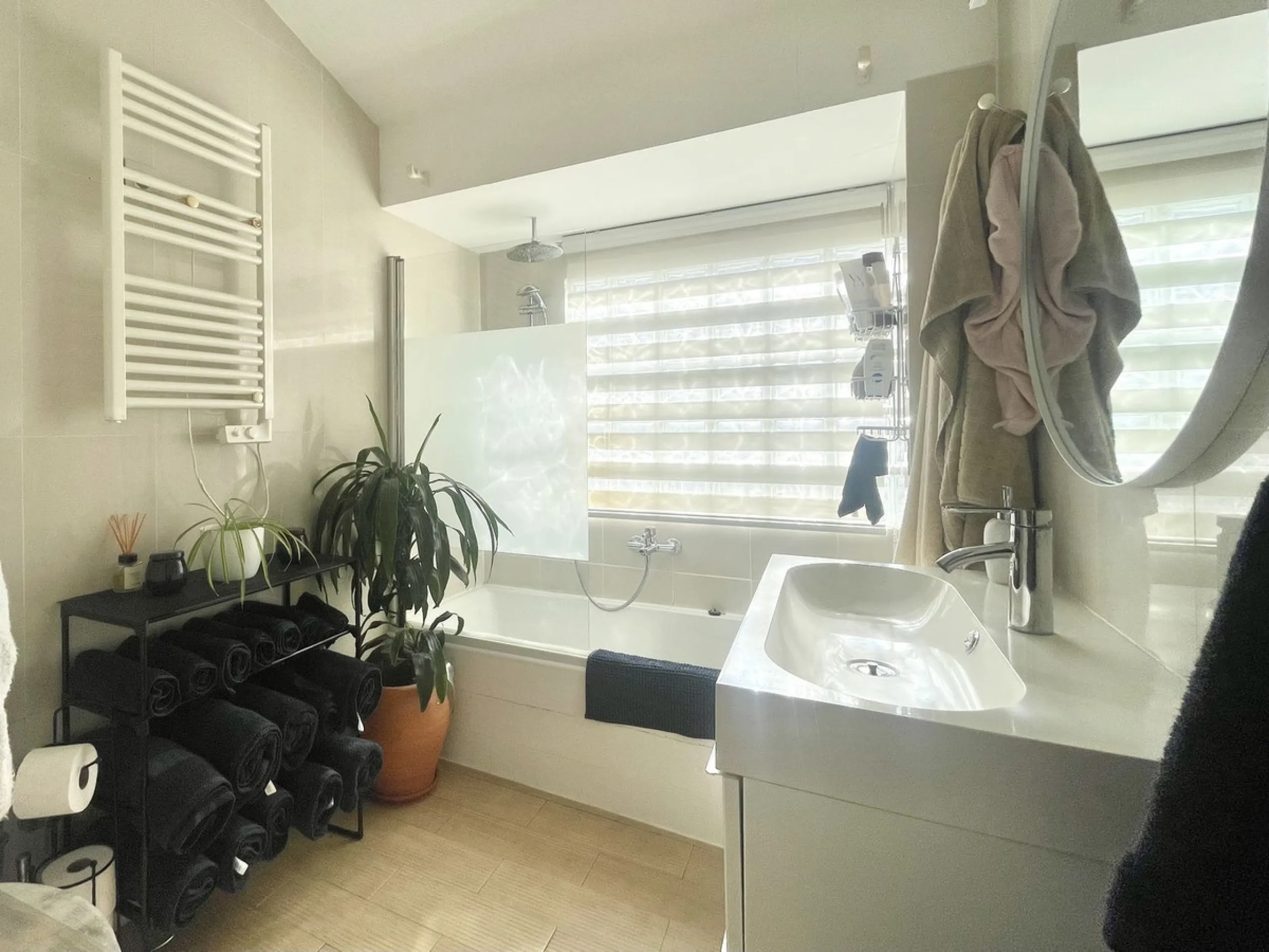 House - Detached Villa в продаже в Mijas, Málaga. В доме 3 спален и 2 ванных комнат. Площадь дома 159 м². Площадь участка 921 м²