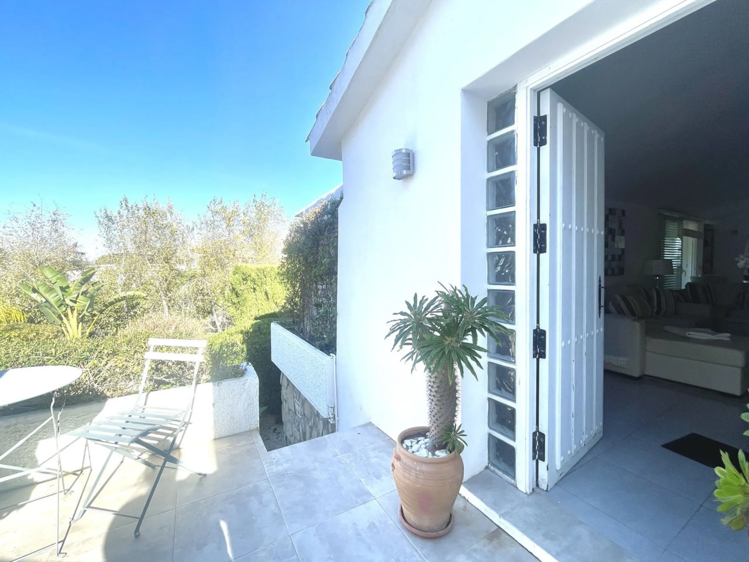 House - Detached Villa в продаже в Mijas, Málaga. В доме 3 спален и 2 ванных комнат. Площадь дома 159 м². Площадь участка 921 м²