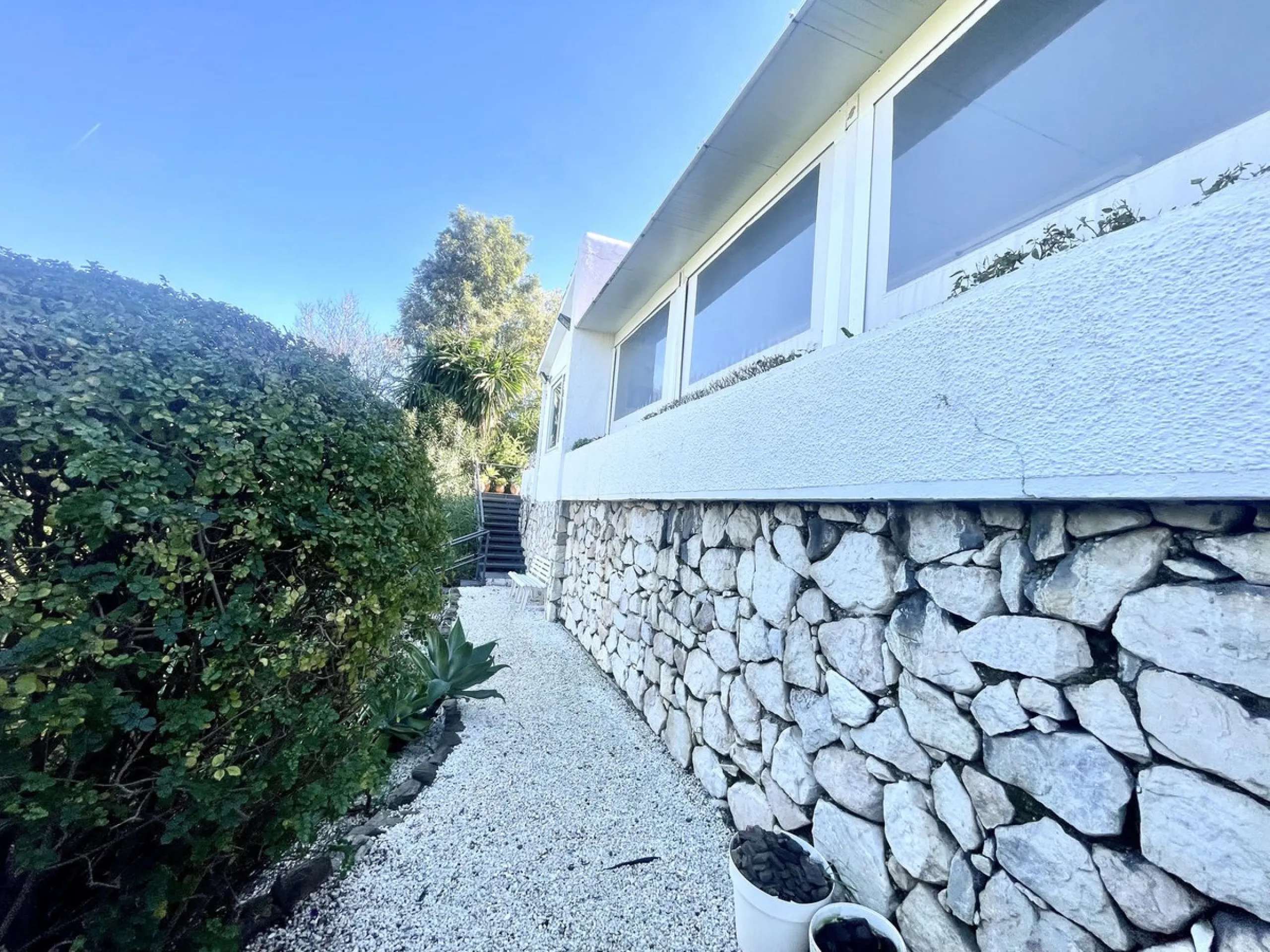 House - Detached Villa в продаже в Mijas, Málaga. В доме 3 спален и 2 ванных комнат. Площадь дома 159 м². Площадь участка 921 м²