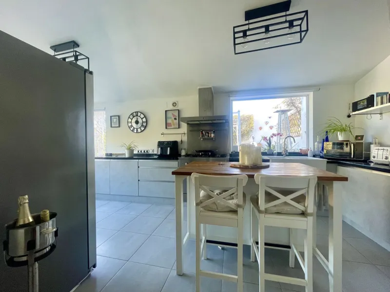 House - Detached Villa в продаже в Mijas, Málaga. В доме 3 спален и 2 ванных комнат. Площадь дома 159 м². Площадь участка 921 м²