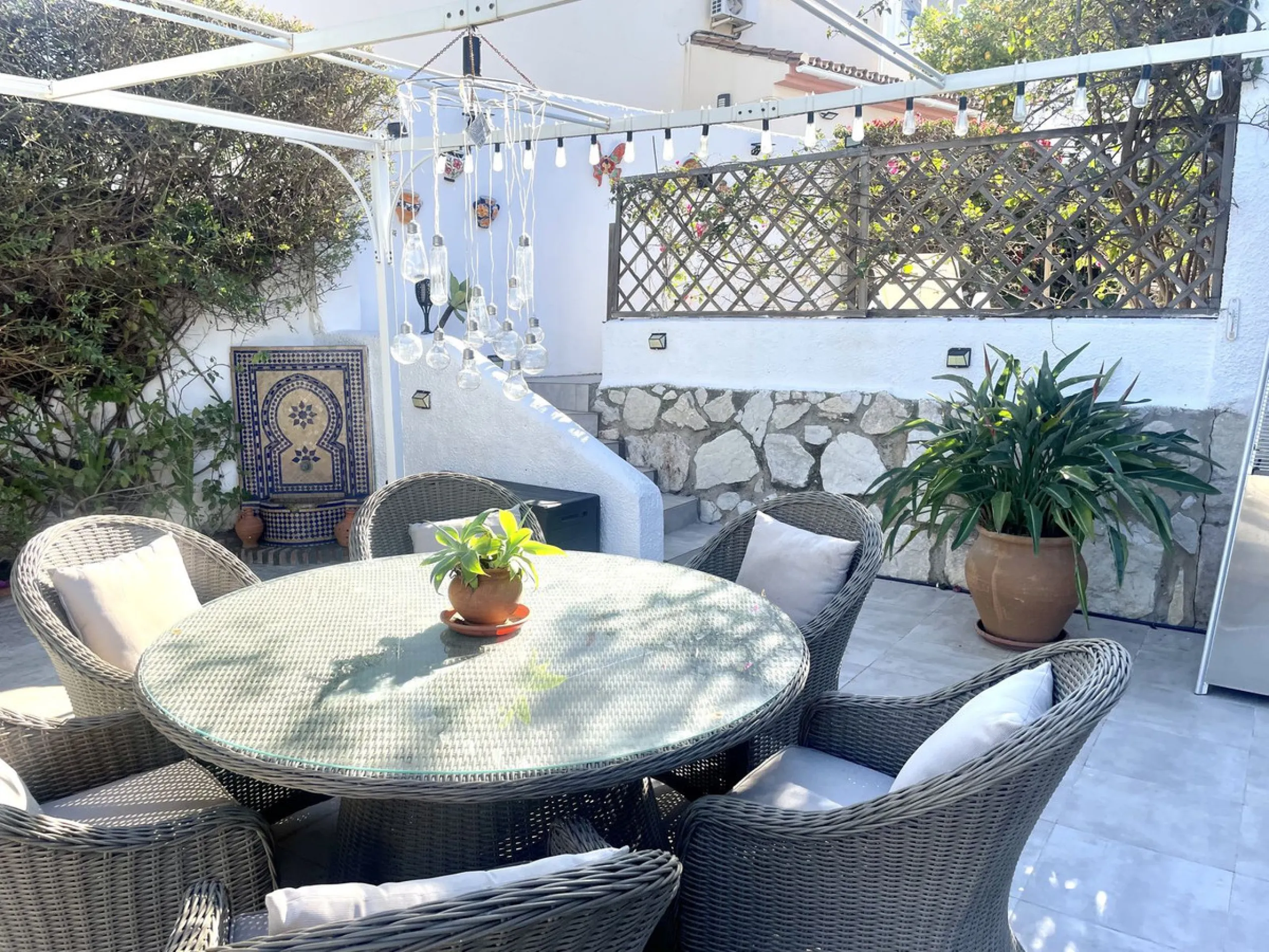 House - Detached Villa в продаже в Mijas, Málaga. В доме 3 спален и 2 ванных комнат. Площадь дома 159 м². Площадь участка 921 м²
