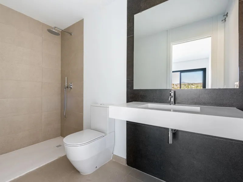 This beautifully designed two-level house in the highly sought-after Atalaya area offers an exceptional blend of modern comfort, natural light, and prime Costa del Sol living. West-facing and thoughtfully positioned, the property enjoys abundant afternoon