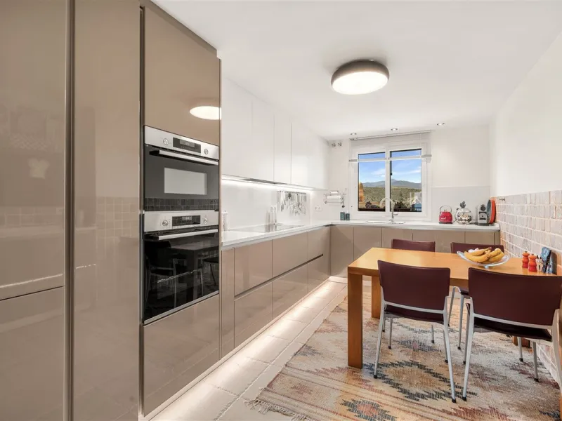 Exceptional panoramic duplex penthouse is located in the prestigious Los Flamingos Golf Resort and offers four bedrooms and two and a half bathrooms, beautifully presented in a refined modern rustic style.