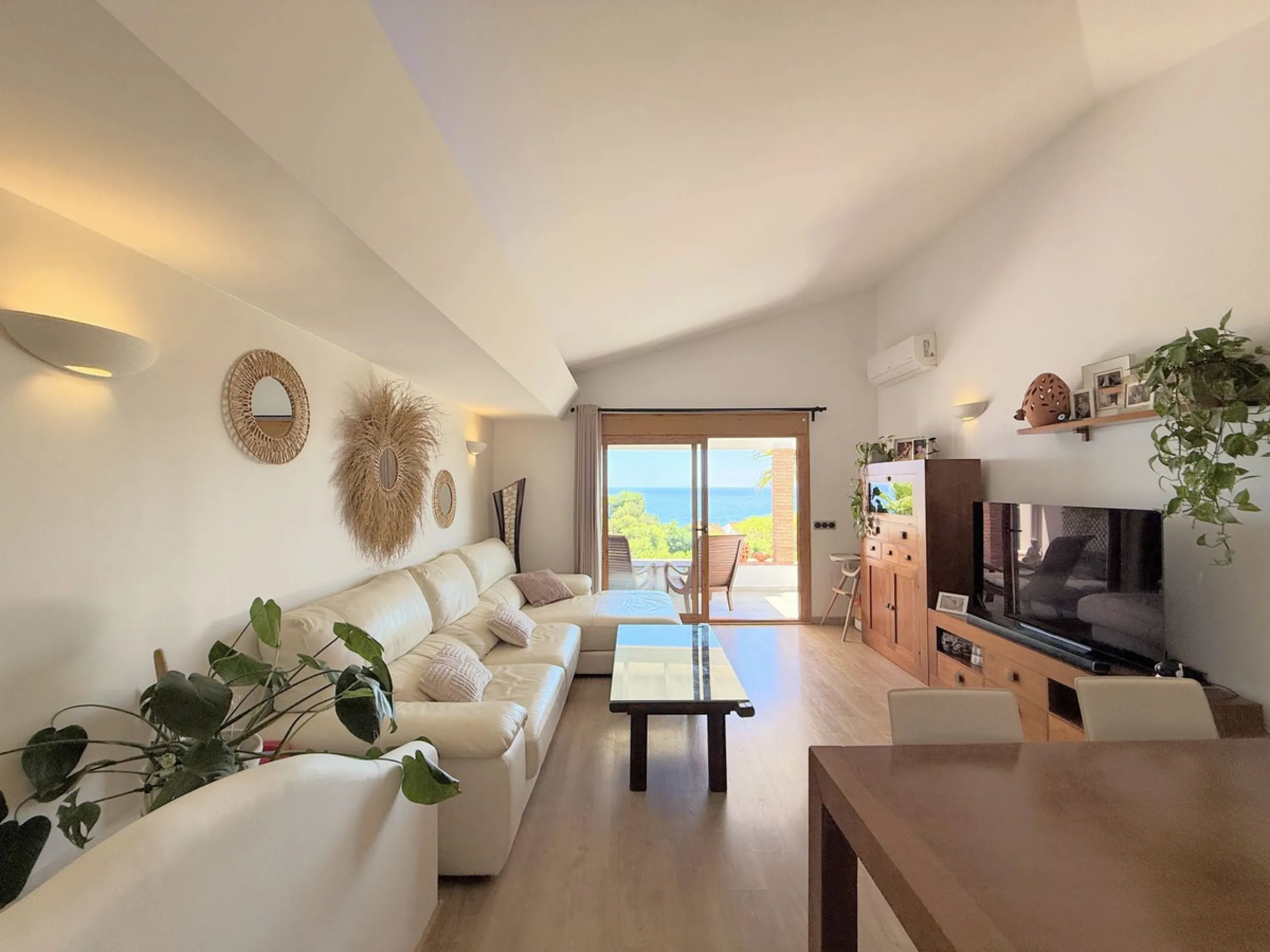 House - Semi-Detached House в продаже в Estepona, Málaga. В доме 3 спален и 2 ванных комнат. Площадь дома 123 м². Площадь участка 416 м²