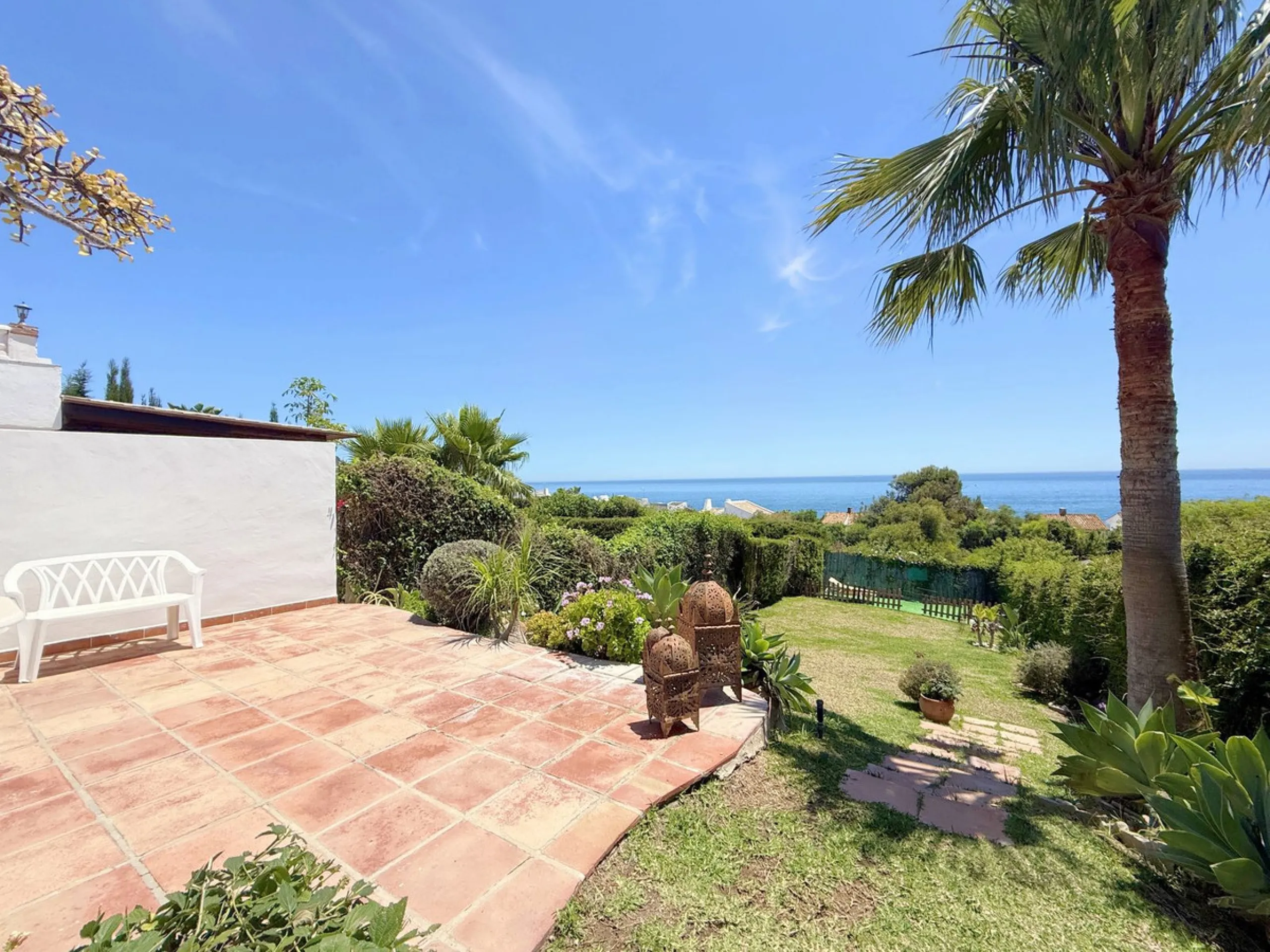 House - Semi-Detached House в продаже в Estepona, Málaga. В доме 3 спален и 2 ванных комнат. Площадь дома 123 м². Площадь участка 416 м²