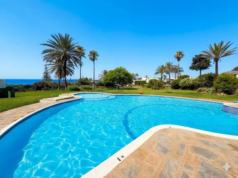 House - Semi-Detached House в продаже в Estepona, Málaga. В доме 3 спален и 2 ванных комнат. Площадь дома 123 м². Площадь участка 416 м²