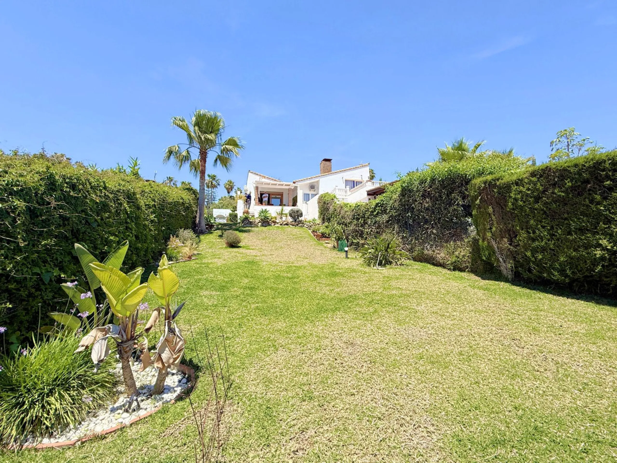 House - Semi-Detached House в продаже в Estepona, Málaga. В доме 3 спален и 2 ванных комнат. Площадь дома 123 м². Площадь участка 416 м²