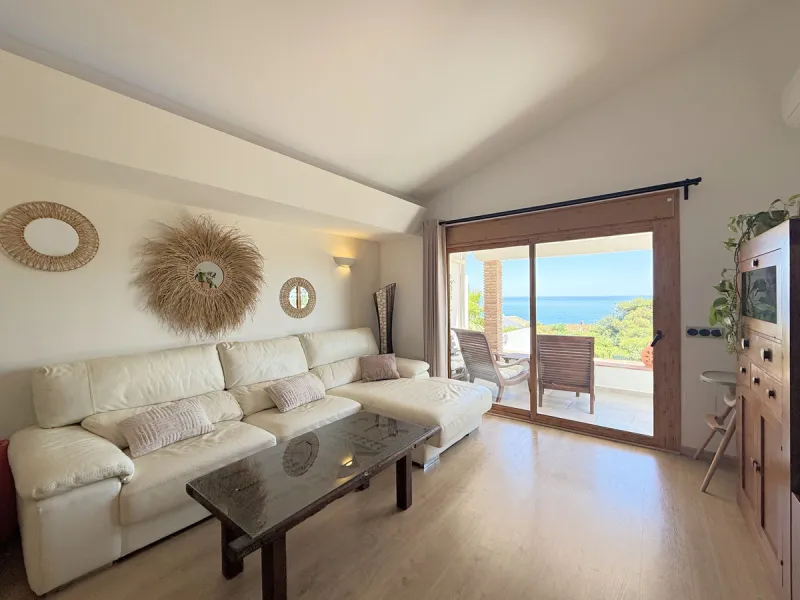 House - Semi-Detached House в продаже в Estepona, Málaga. В доме 3 спален и 2 ванных комнат. Площадь дома 123 м². Площадь участка 416 м²