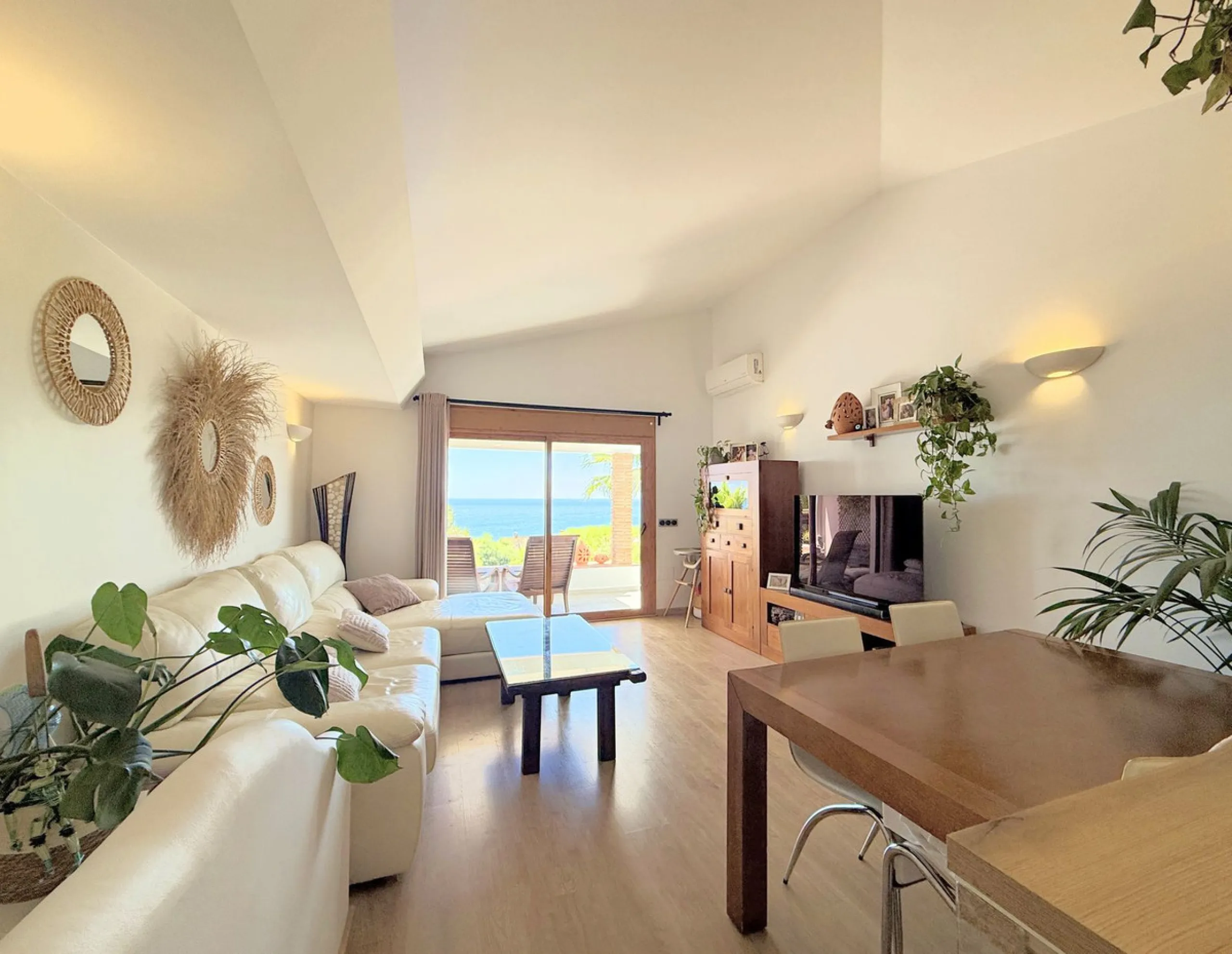 House - Semi-Detached House в продаже в Estepona, Málaga. В доме 3 спален и 2 ванных комнат. Площадь дома 123 м². Площадь участка 416 м²