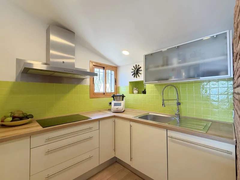 House - Semi-Detached House в продаже в Estepona, Málaga. В доме 3 спален и 2 ванных комнат. Площадь дома 123 м². Площадь участка 416 м²