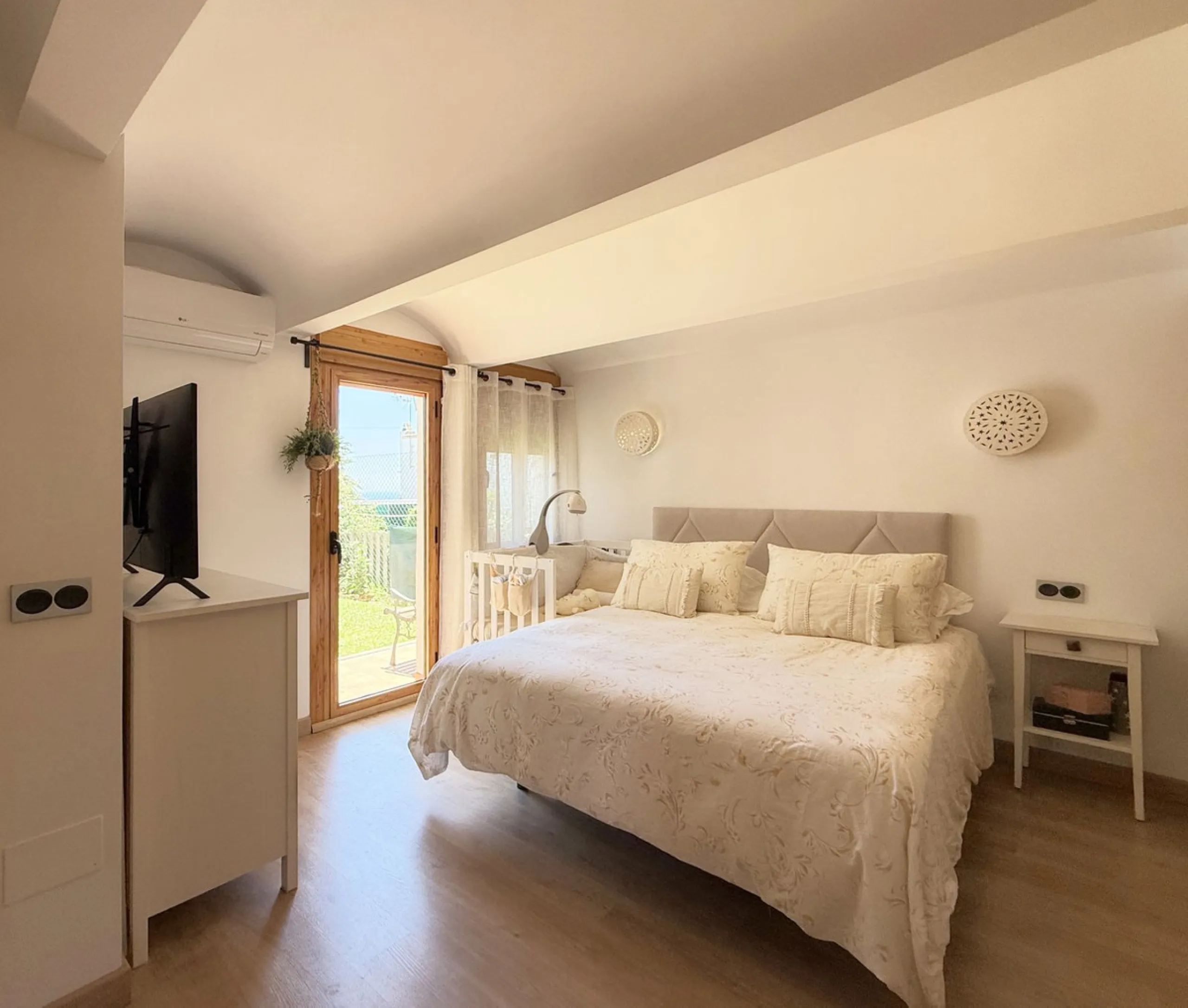 House - Semi-Detached House в продаже в Estepona, Málaga. В доме 3 спален и 2 ванных комнат. Площадь дома 123 м². Площадь участка 416 м²
