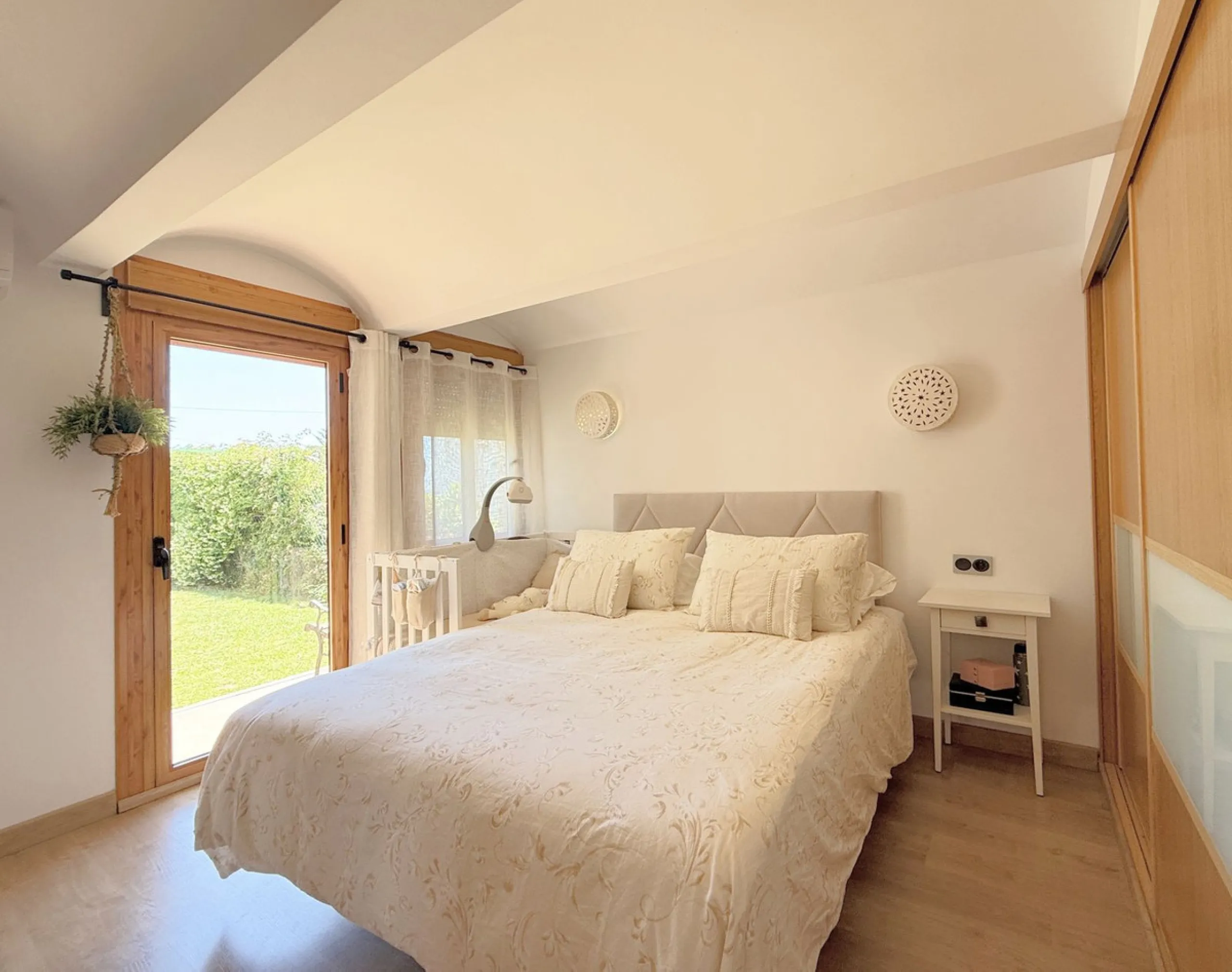House - Semi-Detached House в продаже в Estepona, Málaga. В доме 3 спален и 2 ванных комнат. Площадь дома 123 м². Площадь участка 416 м²