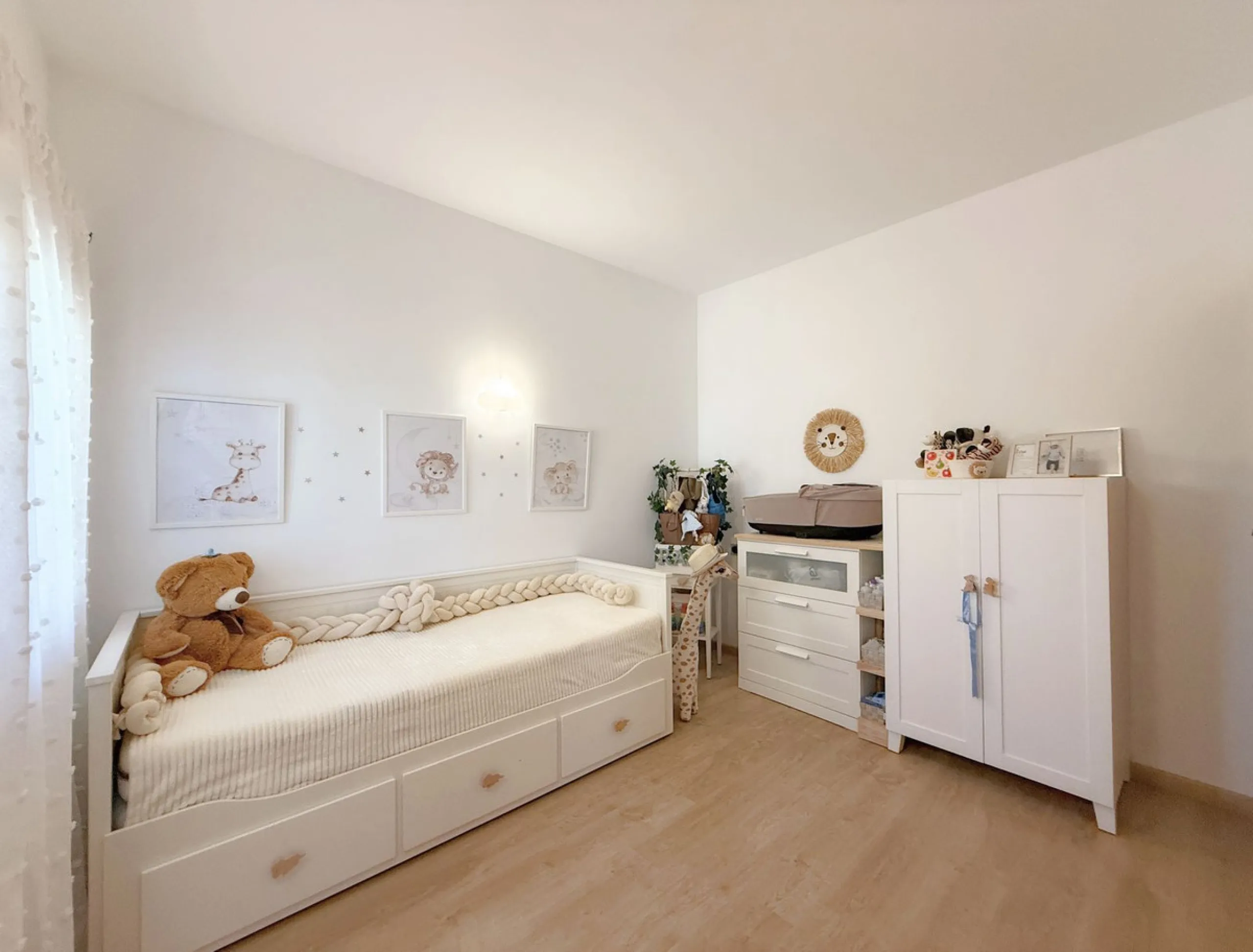 House - Semi-Detached House в продаже в Estepona, Málaga. В доме 3 спален и 2 ванных комнат. Площадь дома 123 м². Площадь участка 416 м²