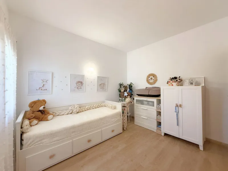 House - Semi-Detached House в продаже в Estepona, Málaga. В доме 3 спален и 2 ванных комнат. Площадь дома 123 м². Площадь участка 416 м²