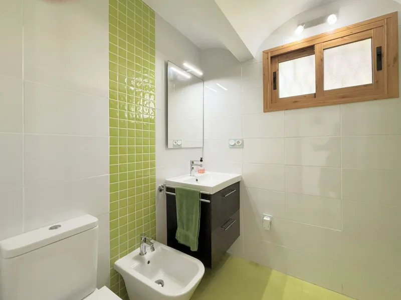 House - Semi-Detached House в продаже в Estepona, Málaga. В доме 3 спален и 2 ванных комнат. Площадь дома 123 м². Площадь участка 416 м²