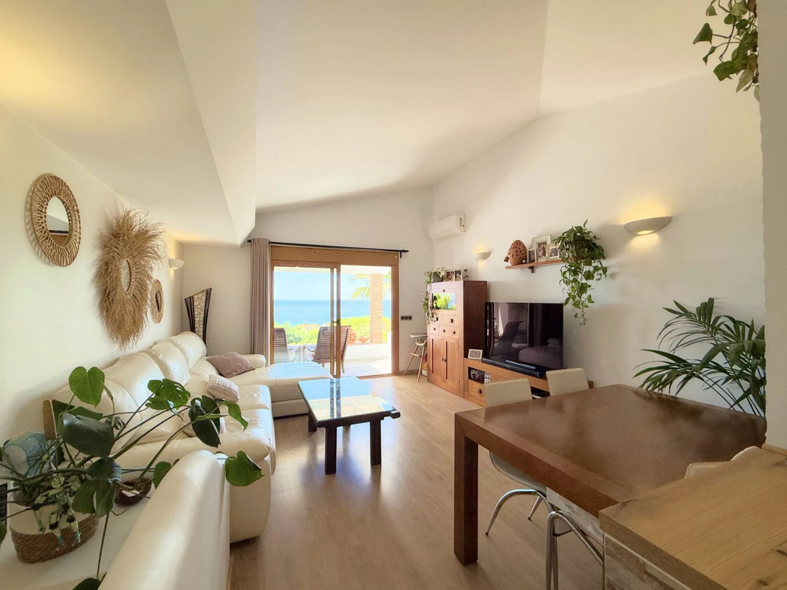 House - Semi-Detached House в продаже в Estepona, Málaga. В доме 3 спален и 2 ванных комнат. Площадь дома 123 м². Площадь участка 416 м²