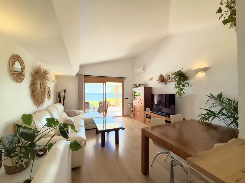 House - Semi-Detached House в продаже в Estepona, Málaga. В доме 3 спален и 2 ванных комнат. Площадь дома 123 м². Площадь участка 416 м²