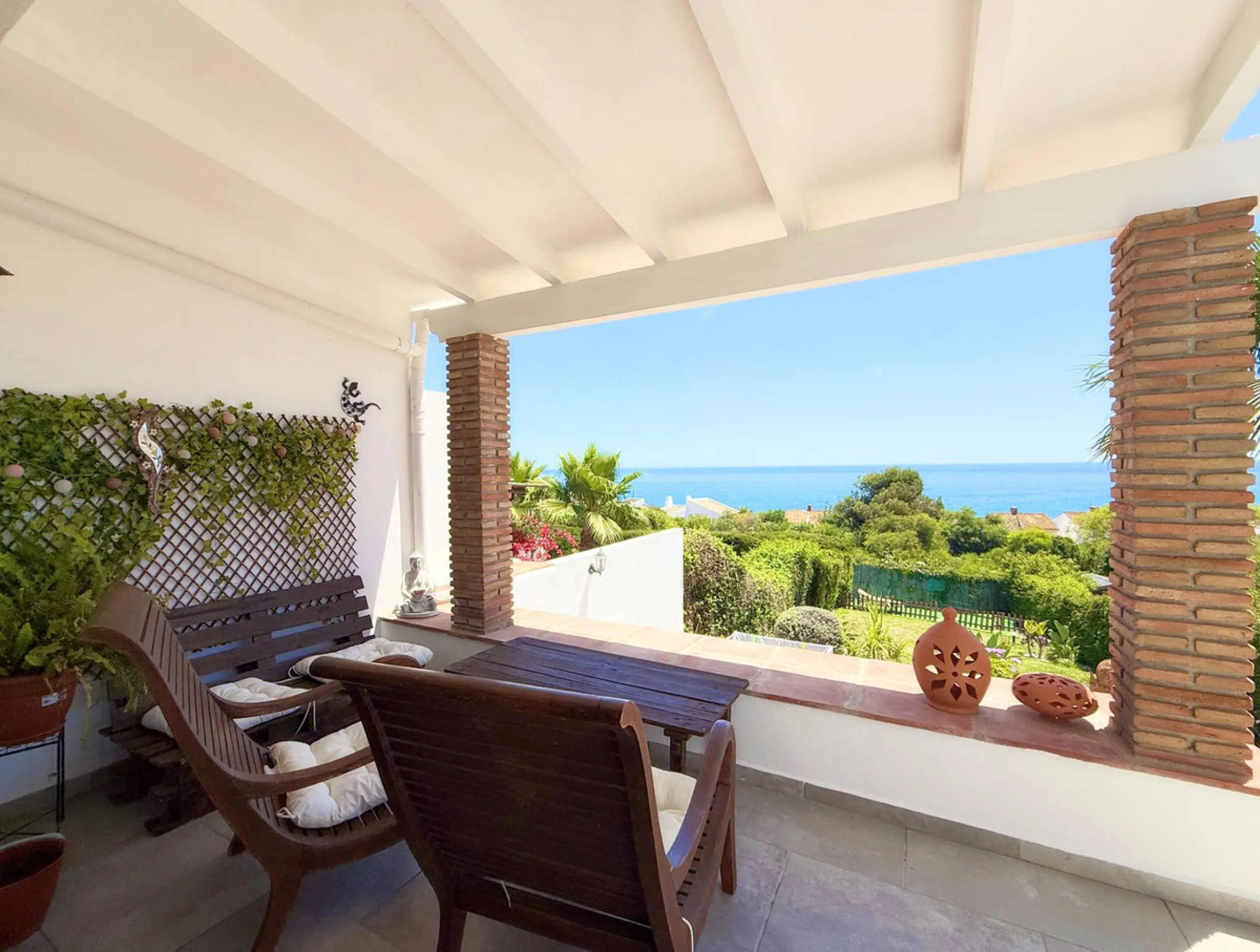 House - Semi-Detached House в продаже в Estepona, Málaga. В доме 3 спален и 2 ванных комнат. Площадь дома 123 м². Площадь участка 416 м²