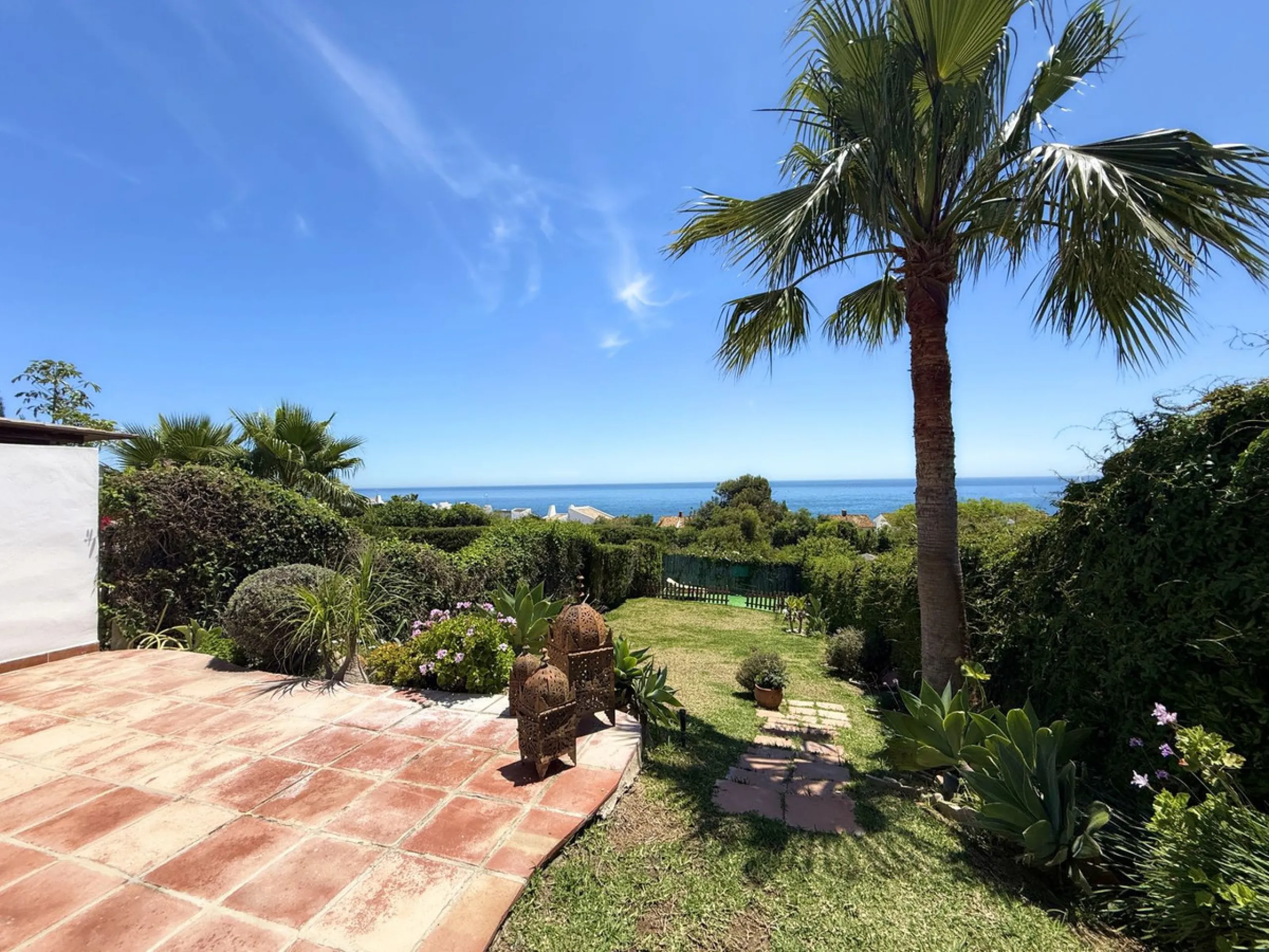 House - Semi-Detached House в продаже в Estepona, Málaga. В доме 3 спален и 2 ванных комнат. Площадь дома 123 м². Площадь участка 416 м²