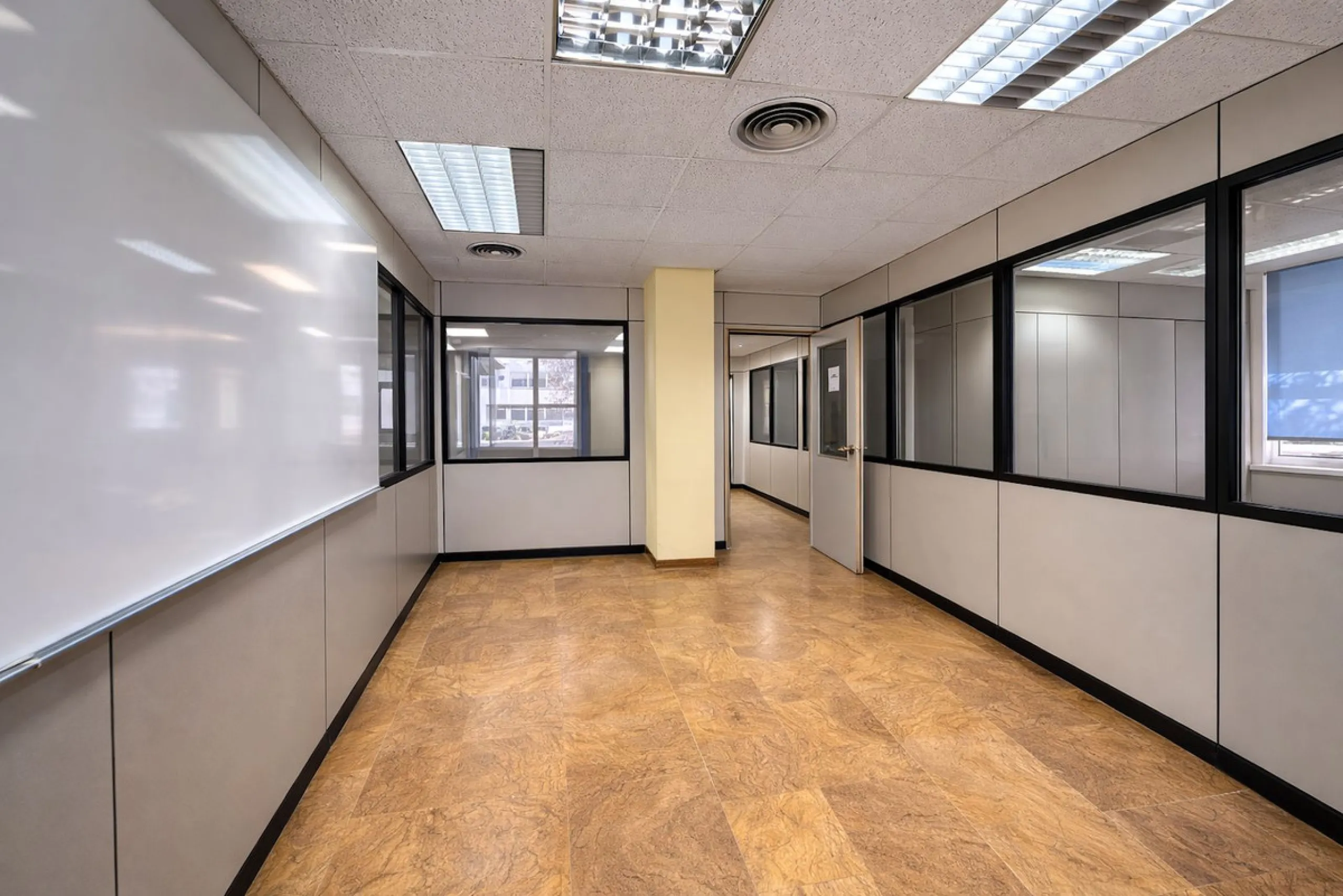 Office in the Heart of Marbella – Edificio Sabadell