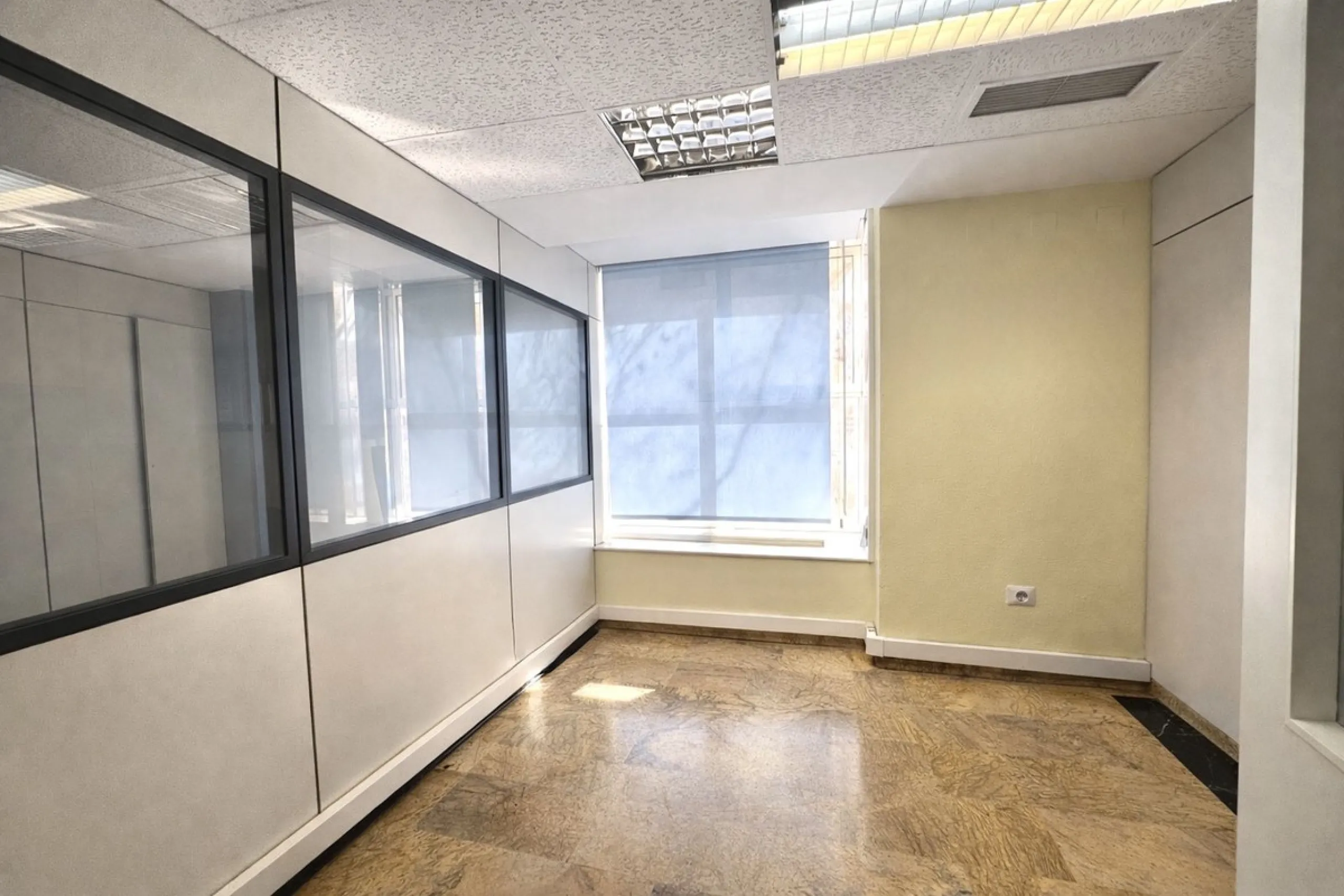 Office in the Heart of Marbella – Edificio Sabadell