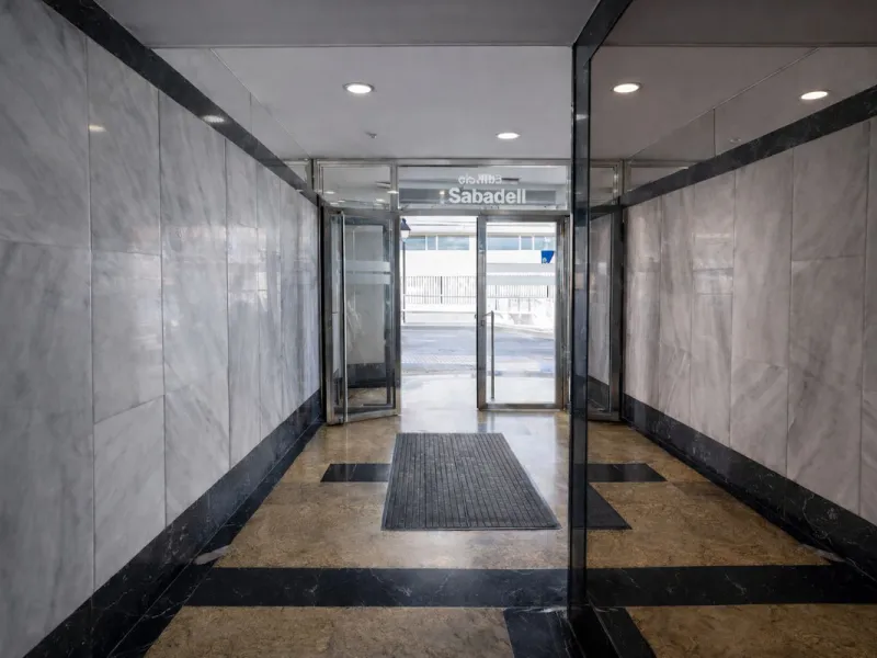 Office in the Heart of Marbella – Edificio Sabadell