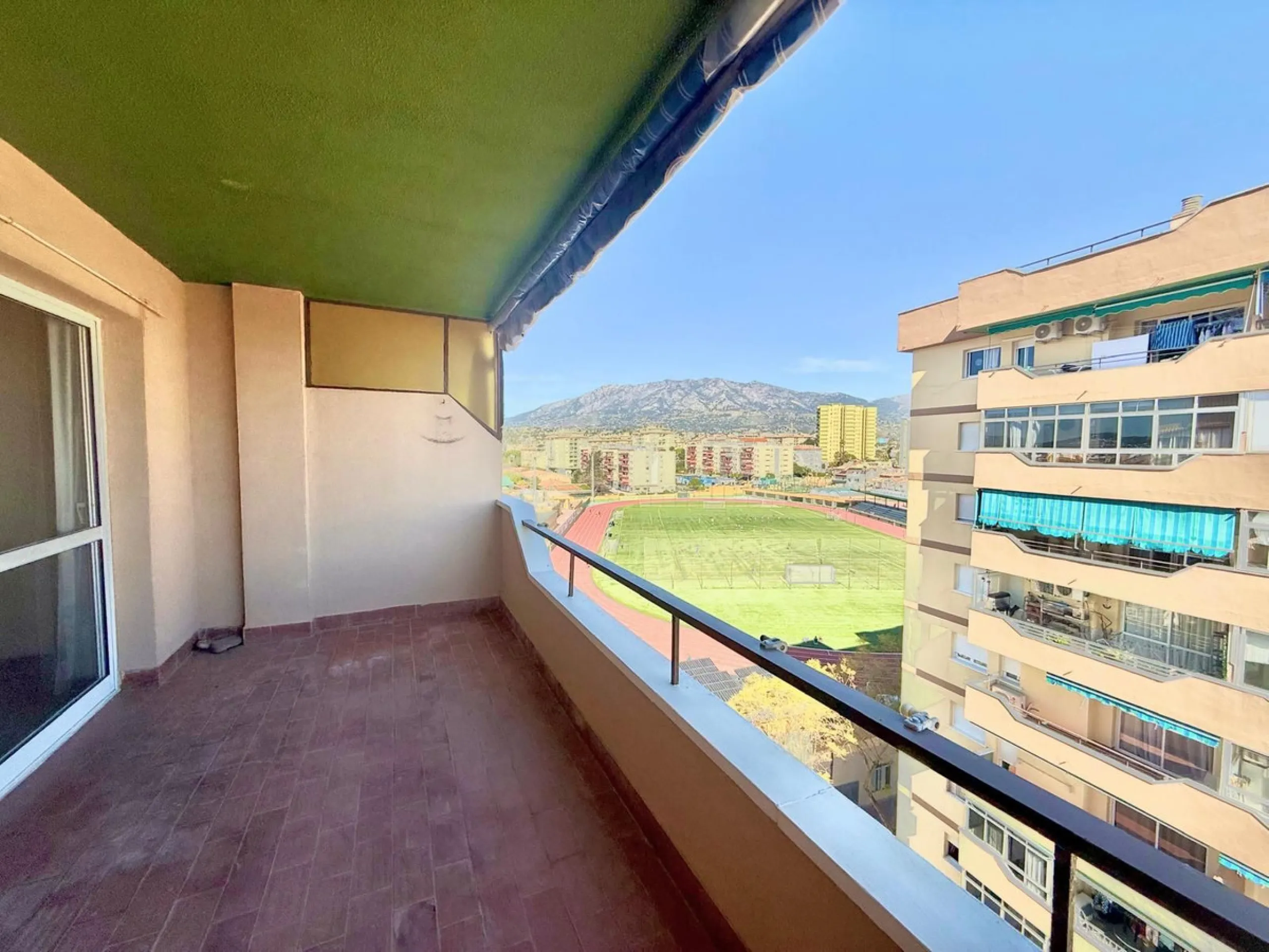 Prime 9th-Floor Apartment with 180º Views in Central Fuengirola