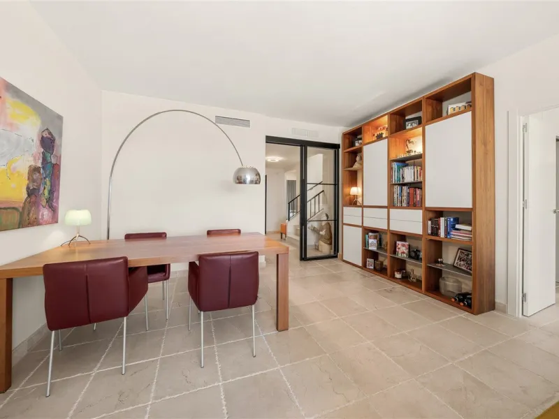 Exceptional panoramic duplex penthouse is located in the prestigious Los Flamingos Golf Resort and offers four bedrooms and two and a half bathrooms, beautifully presented in a refined modern rustic style.