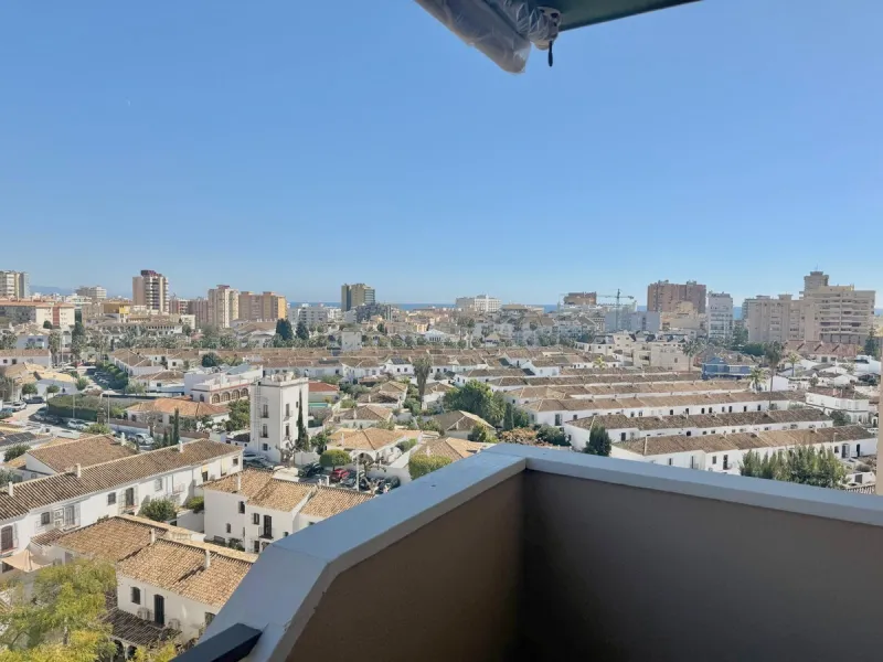 Prime 9th-Floor Apartment with 180º Views in Central Fuengirola