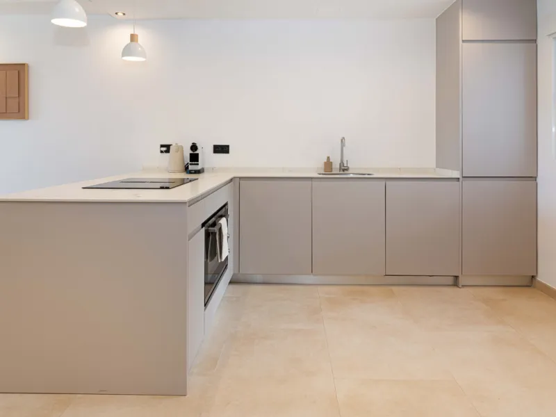 This stunning 2-bedroom, 2-bathroom apartment is located in the sought-after Aloha Royal development in Nueva Andalucía, Marbella. Recently fully renovated, the property is presented in immaculate condition, with all fixtures, fittings, and appliances bra