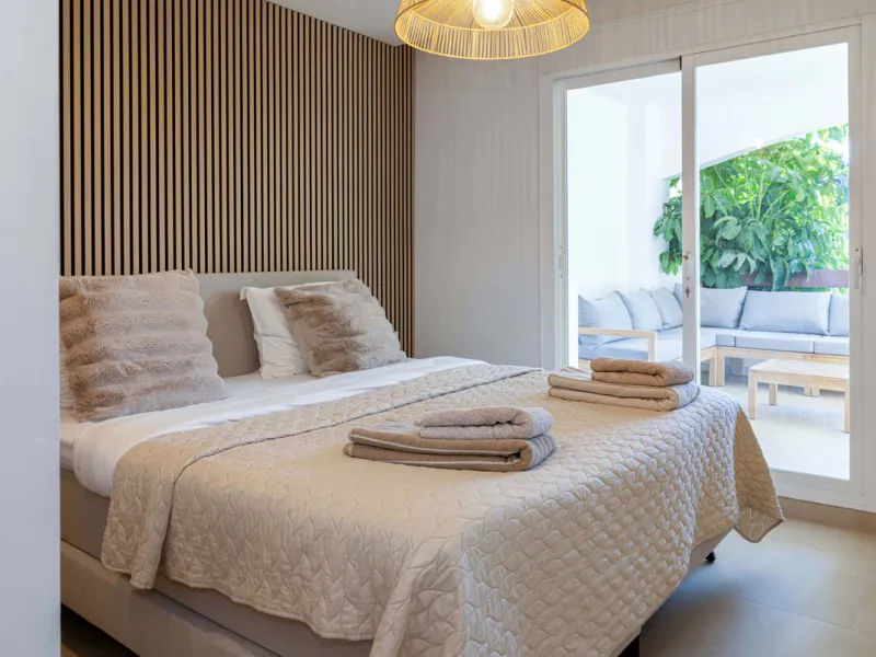 This stunning 2-bedroom, 2-bathroom apartment is located in the sought-after Aloha Royal development in Nueva Andalucía, Marbella. Recently fully renovated, the property is presented in immaculate condition, with all fixtures, fittings, and appliances bra