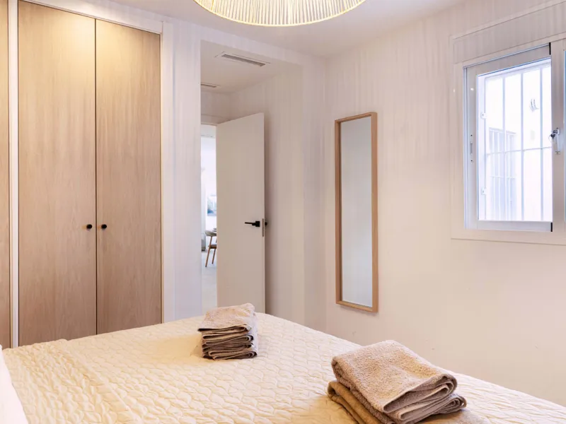 This stunning 2-bedroom, 2-bathroom apartment is located in the sought-after Aloha Royal development in Nueva Andalucía, Marbella. Recently fully renovated, the property is presented in immaculate condition, with all fixtures, fittings, and appliances bra