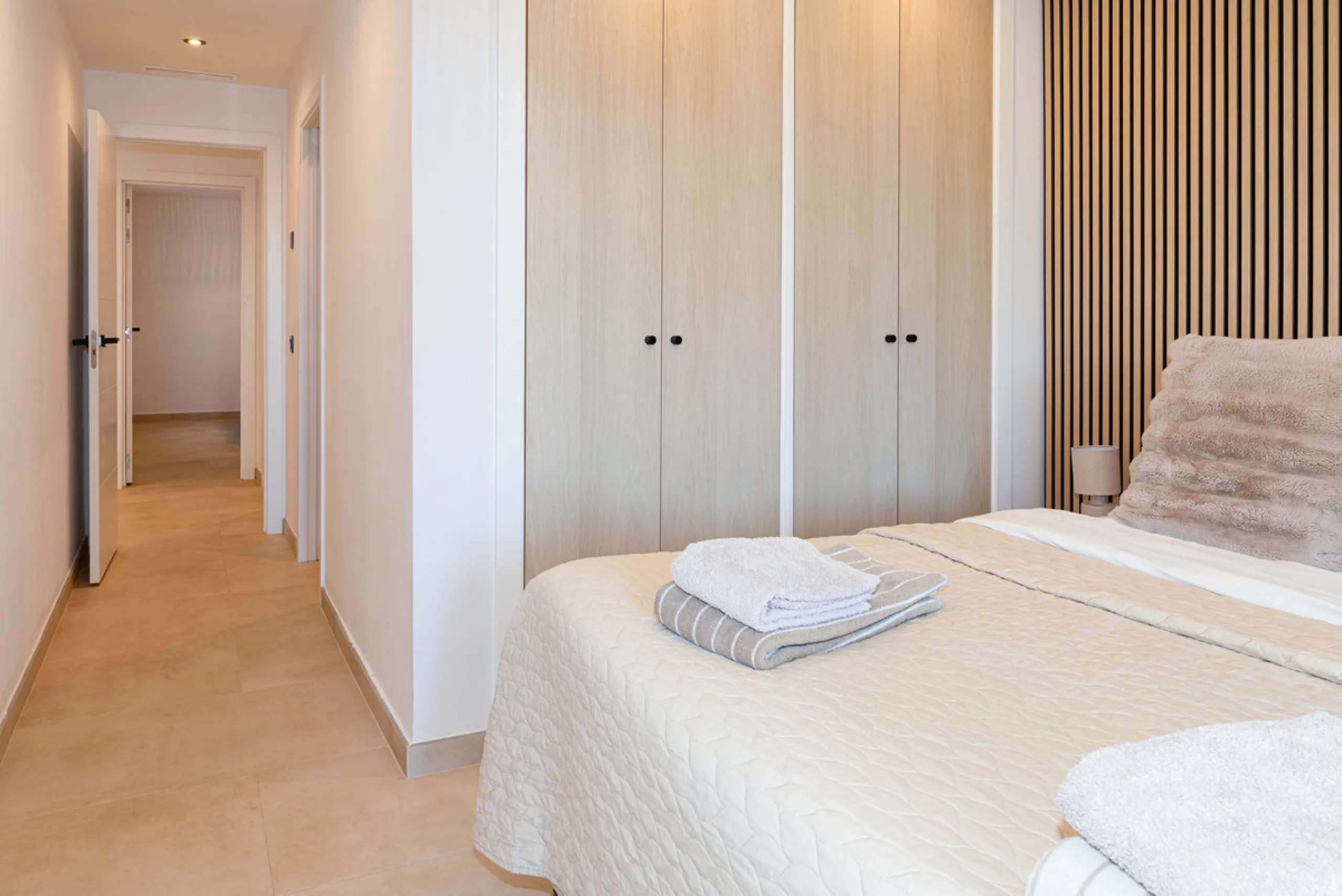 This stunning 2-bedroom, 2-bathroom apartment is located in the sought-after Aloha Royal development in Nueva Andalucía, Marbella. Recently fully renovated, the property is presented in immaculate condition, with all fixtures, fittings, and appliances bra