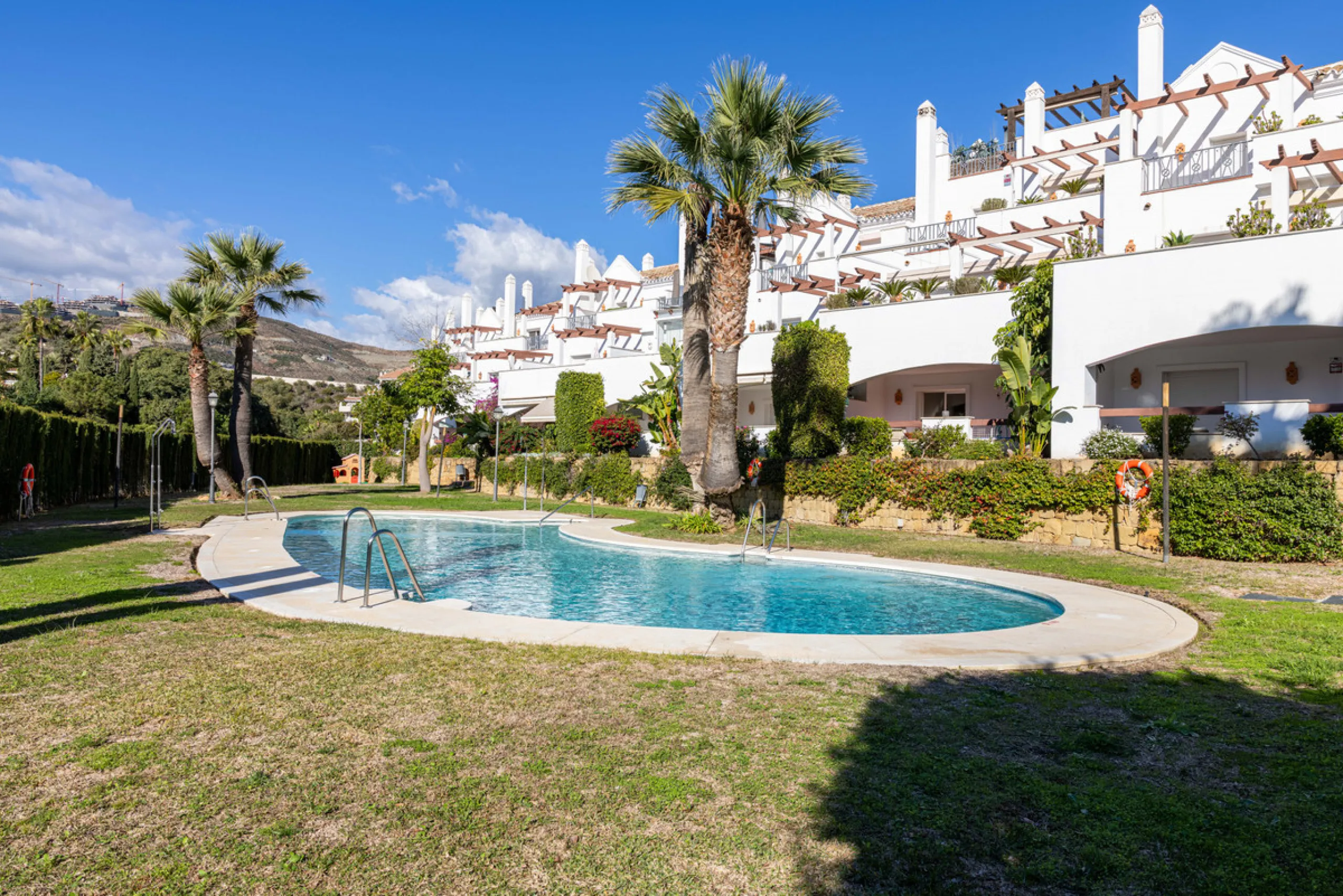 This stunning 2-bedroom, 2-bathroom apartment is located in the sought-after Aloha Royal development in Nueva Andalucía, Marbella. Recently fully renovated, the property is presented in immaculate condition, with all fixtures, fittings, and appliances bra