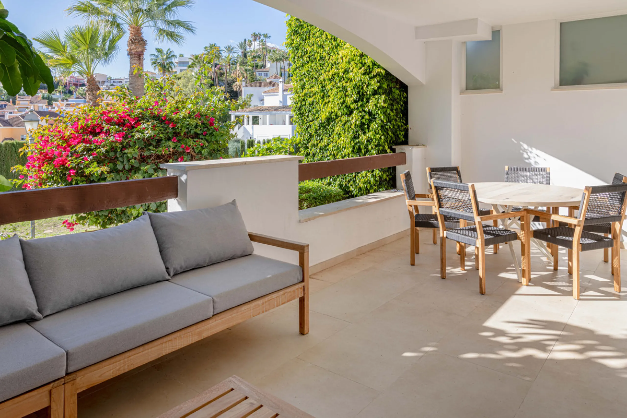 This stunning 2-bedroom, 2-bathroom apartment is located in the sought-after Aloha Royal development in Nueva Andalucía, Marbella. Recently fully renovated, the property is presented in immaculate condition, with all fixtures, fittings, and appliances bra