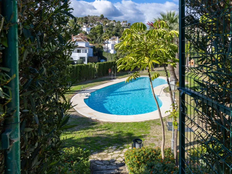 This stunning 2-bedroom, 2-bathroom apartment is located in the sought-after Aloha Royal development in Nueva Andalucía, Marbella. Recently fully renovated, the property is presented in immaculate condition, with all fixtures, fittings, and appliances bra
