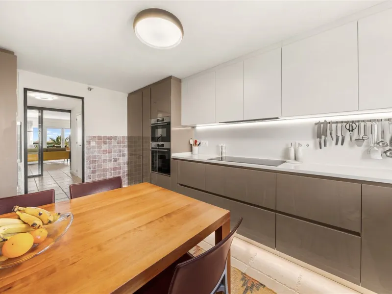 Exceptional panoramic duplex penthouse is located in the prestigious Los Flamingos Golf Resort and offers four bedrooms and two and a half bathrooms, beautifully presented in a refined modern rustic style.