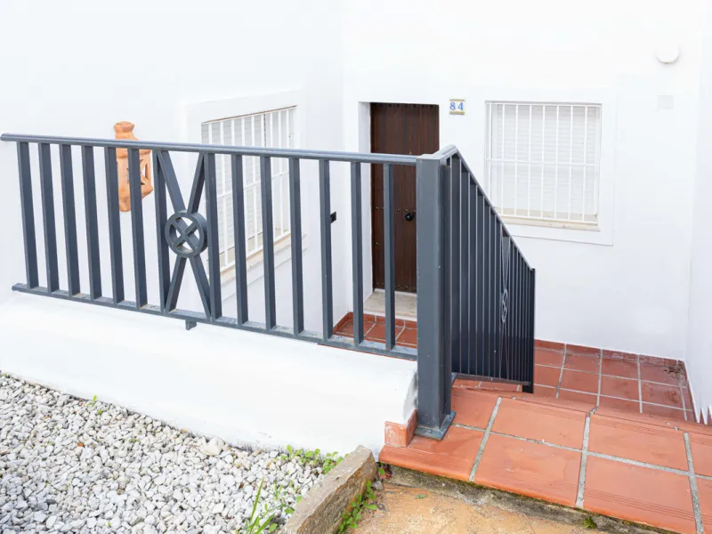 This stunning 2-bedroom, 2-bathroom apartment is located in the sought-after Aloha Royal development in Nueva Andalucía, Marbella. Recently fully renovated, the property is presented in immaculate condition, with all fixtures, fittings, and appliances bra