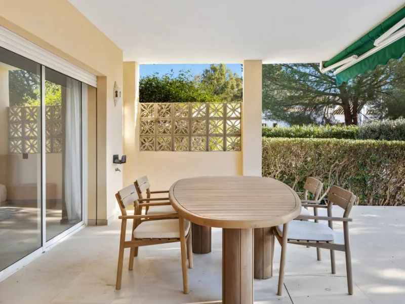 This beautifully renovated and fully furnished three-bedroom apartment is located in the highly sought-after residential area of Las Brisas, one of Marbella's most desirable and peaceful neighborhoods.