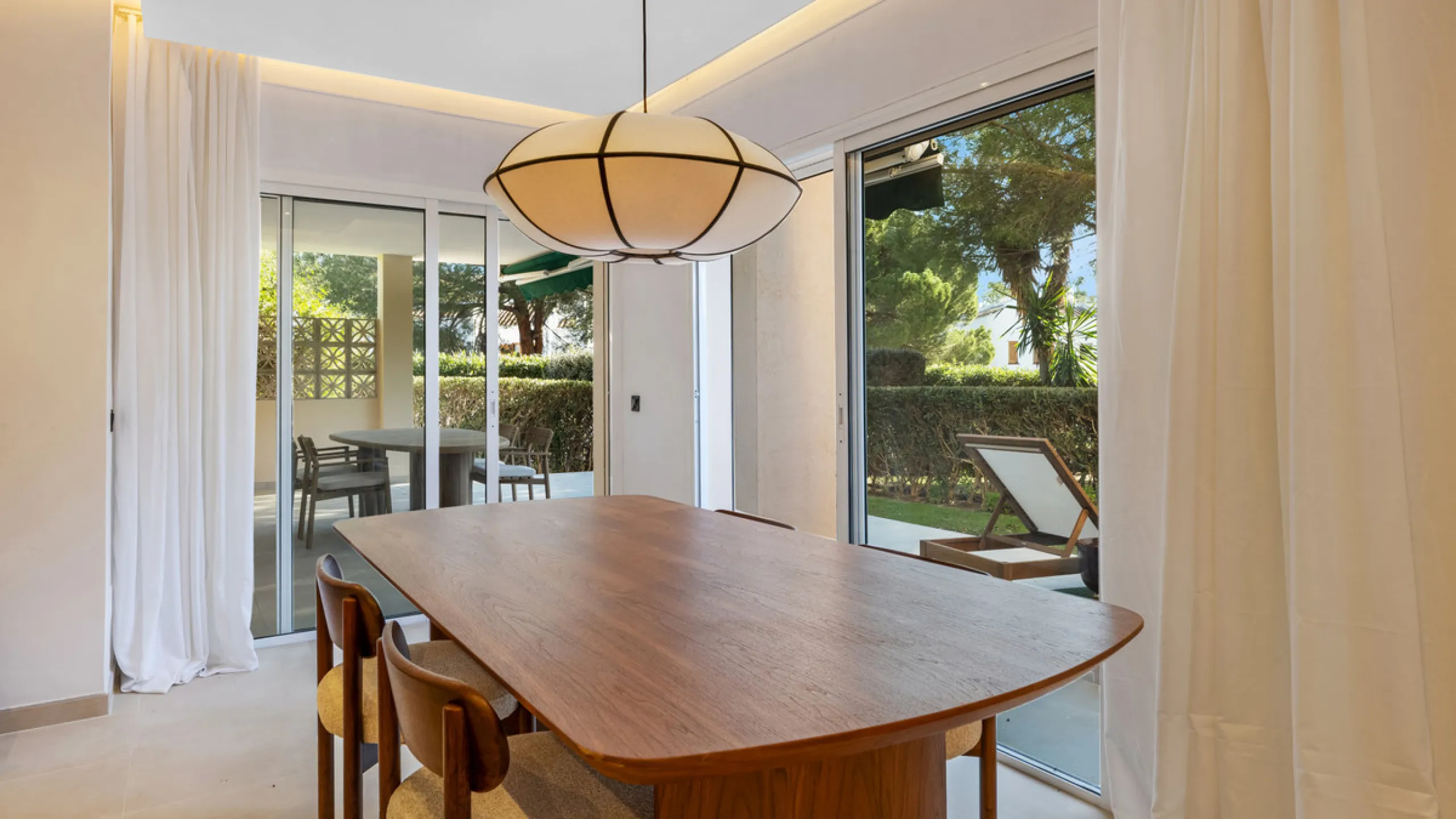 This beautifully renovated and fully furnished three-bedroom apartment is located in the highly sought-after residential area of Las Brisas, one of Marbella's most desirable and peaceful neighborhoods.