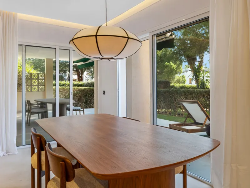 This beautifully renovated and fully furnished three-bedroom apartment is located in the highly sought-after residential area of Las Brisas, one of Marbella's most desirable and peaceful neighborhoods.