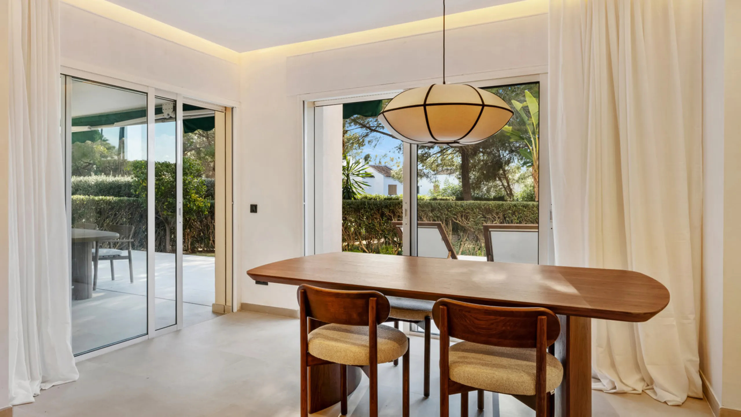 This beautifully renovated and fully furnished three-bedroom apartment is located in the highly sought-after residential area of Las Brisas, one of Marbella's most desirable and peaceful neighborhoods.