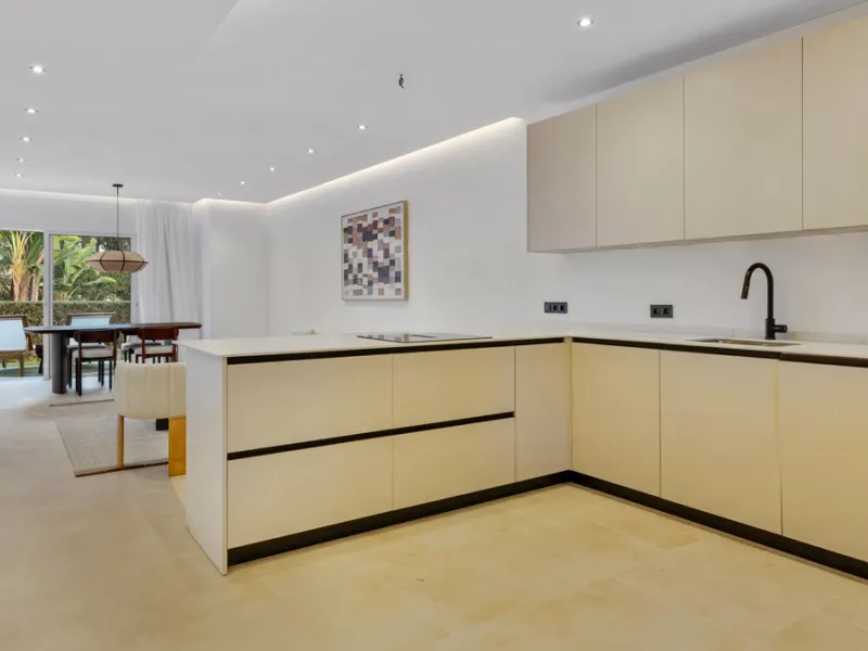 This beautifully renovated and fully furnished three-bedroom apartment is located in the highly sought-after residential area of Las Brisas, one of Marbella's most desirable and peaceful neighborhoods.