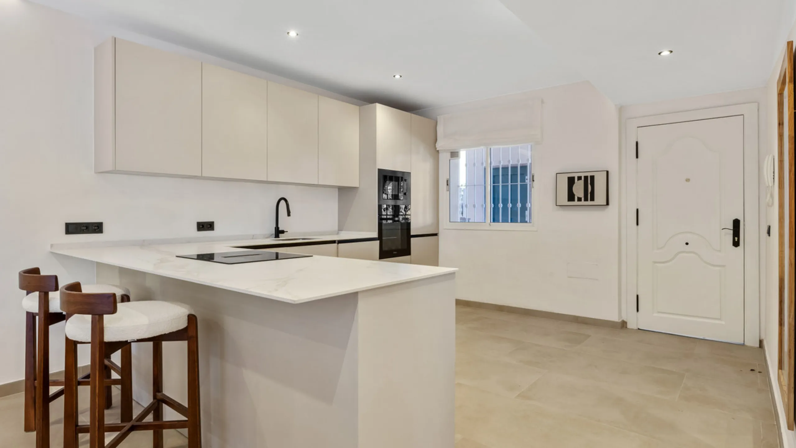 This beautifully renovated and fully furnished three-bedroom apartment is located in the highly sought-after residential area of Las Brisas, one of Marbella's most desirable and peaceful neighborhoods.